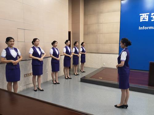 禮儀先行 服務(wù)鑄魂——客戶服務(wù)部開(kāi)展“明紀(jì)律、嚴(yán)作風(fēng)、抓業(yè)務(wù)”專項(xiàng)活動(dòng)紀(jì)實(shí)