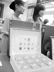 月餅搭郵票身價(jià)兩千八 一場(chǎng)中秋節(jié)的禮儀服務(wù)升級(jí)